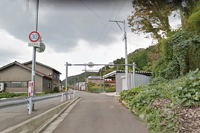 左側から山代線が分岐しています