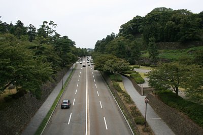 かつてはここに線路があった 兼六園下付近