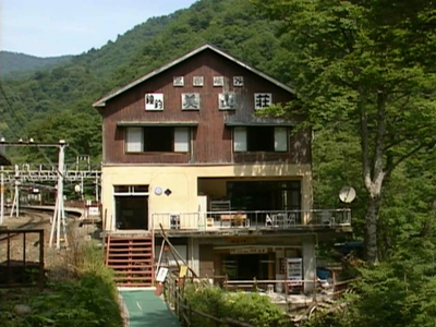 ���ޔ��R��