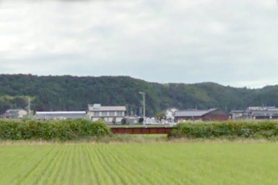 築堤と用水路の交差する部分にガーダー橋の跡