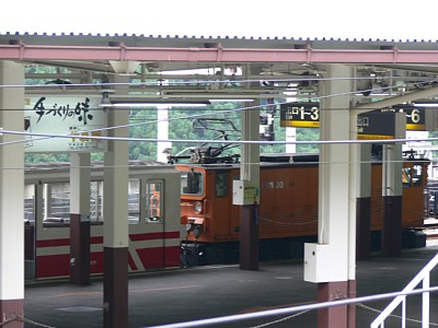 �z�[���ɒ�Ԃ���q�ԗ��