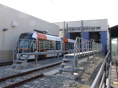 �ԗ���n�ɗ��u����Ă���|�[�g����