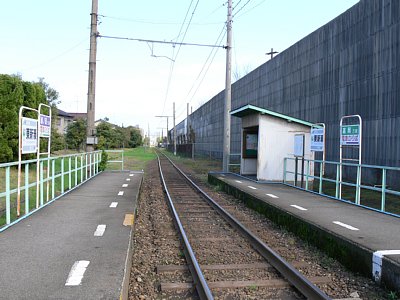 東新湊駅ホーム