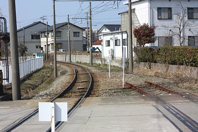 越ノ潟駅の手前にはかつてポイントがあったらしい
