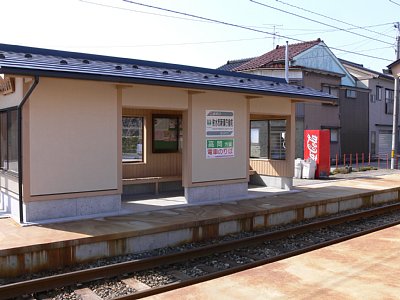 �z�[���̗����ɑҍ���������