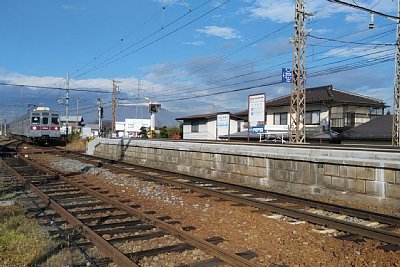 3500系電車が到着します