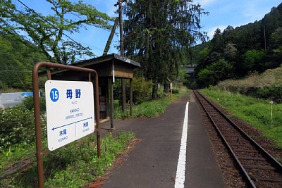 �z�[���Ƒҍ���