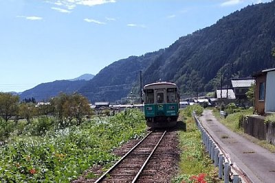 ナガラ300形気動車