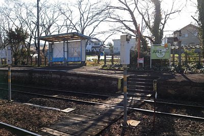 �\������