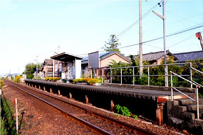 関富岡駅