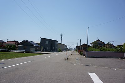 新寺井方面へ道路が伸びています
