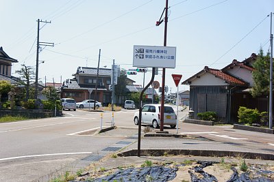 ホームの位置から新寺井方面を見る