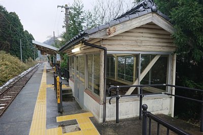 �z�[����ɑҍ���