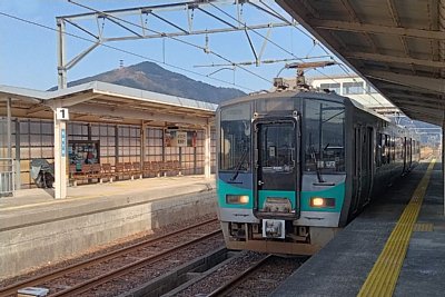 215�n�d�Ԃ��z�[���ɒ��