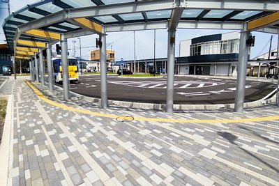 �w�O�Ƀo�X���[�^���[������