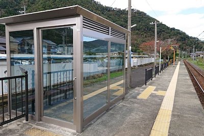 �z�[����ɑҍ���