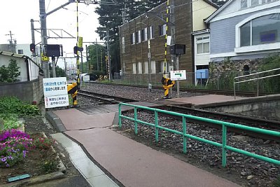 �\������