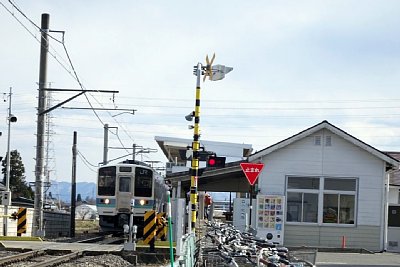 211系電車が停車しています