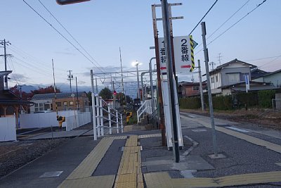 島式ホームと構内踏切