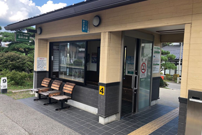 島式ホームと構内踏切