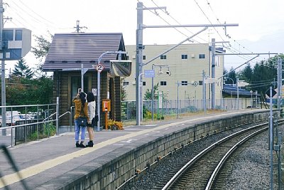 ホームがカーブしています