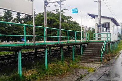 ホームはけっこう急ごしらえのようです