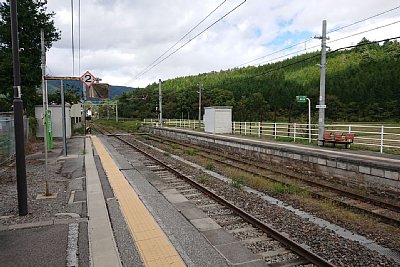 相対式ホームと構内踏切