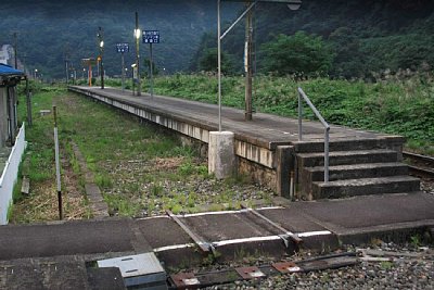 �����z�[���̕Б��̐��H���͂��Ƃ��Ă��܂�