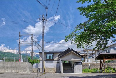 駐輪場が右側にあります