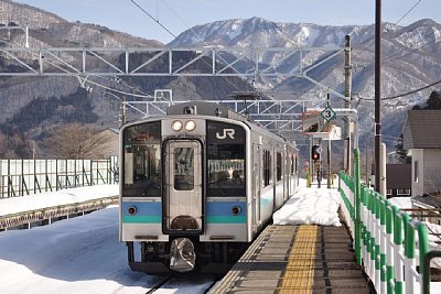 普通列車が停車しています