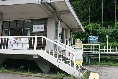 ���n��r�w�O�ɂ͒̒r�����X�L�[��s���̃o�X��