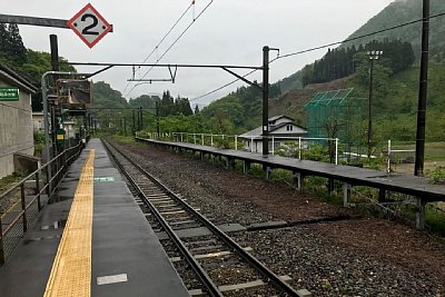 ���Ύ��z�[���̕Б��̐��H����������Ă��܂�