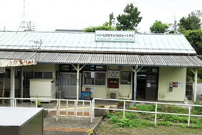 �z�[�����猩���w�ɂ̉����ɊŔ�