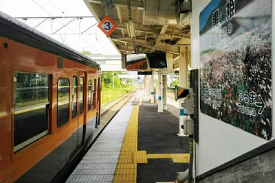 �z�[���ɉw���W