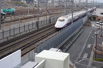 北陸新幹線が通過します