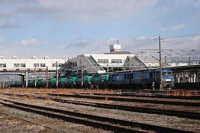 貨物列車が停車しています