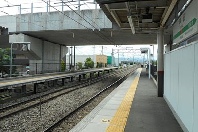 ���Ύ��z�[���𓹘H���܂����ł��܂�