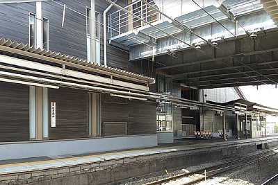 ���R�ʘH���z�[���̏��ʂ��Ă���