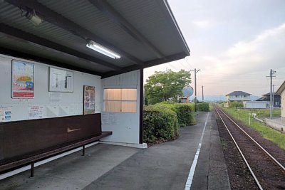 ホーム上に待合所