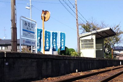 ���]���w