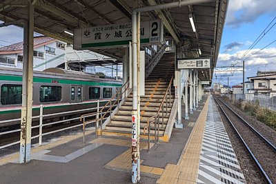 跨線橋とホーム