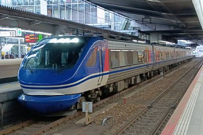 HOT7000系スーパーはくと