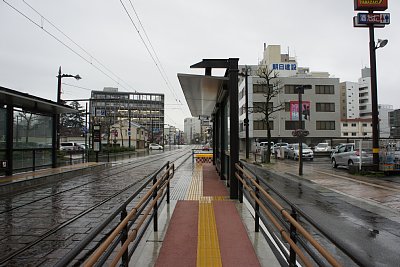 ホームに設置されたスロープ