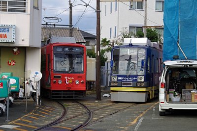 ���u���ɓd�Ԃ����u����Ă���